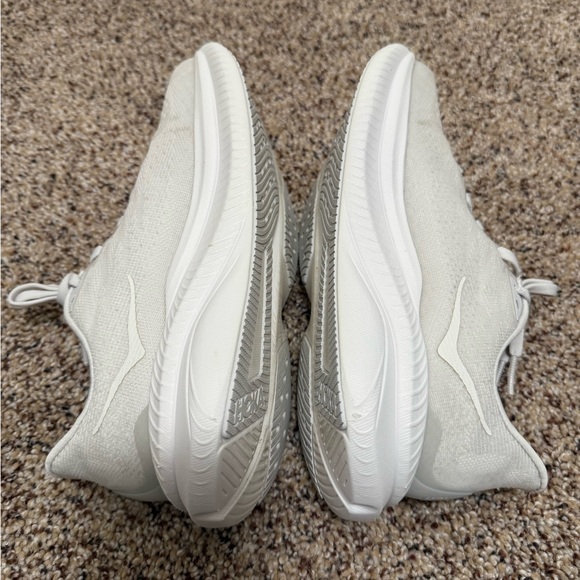 Hoka One One Mach 6 White Running Shoes Sneaker 7.5B EUC - Picture 4 of 8